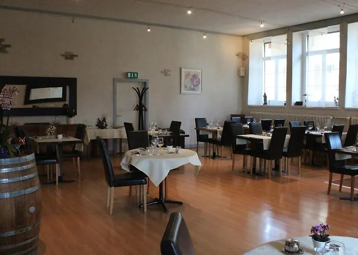 Au Cavalier Hotel 2*